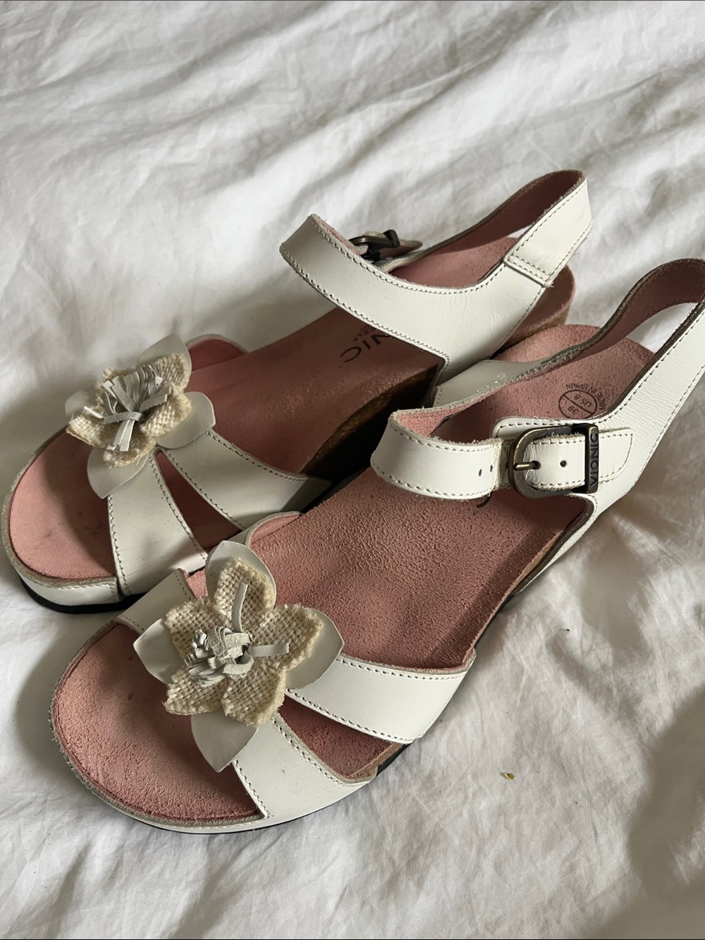 Vionic white pink floral wedge sandals size 8 women’s - Picture 7 of 8